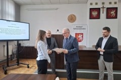 1000004385-Sredni